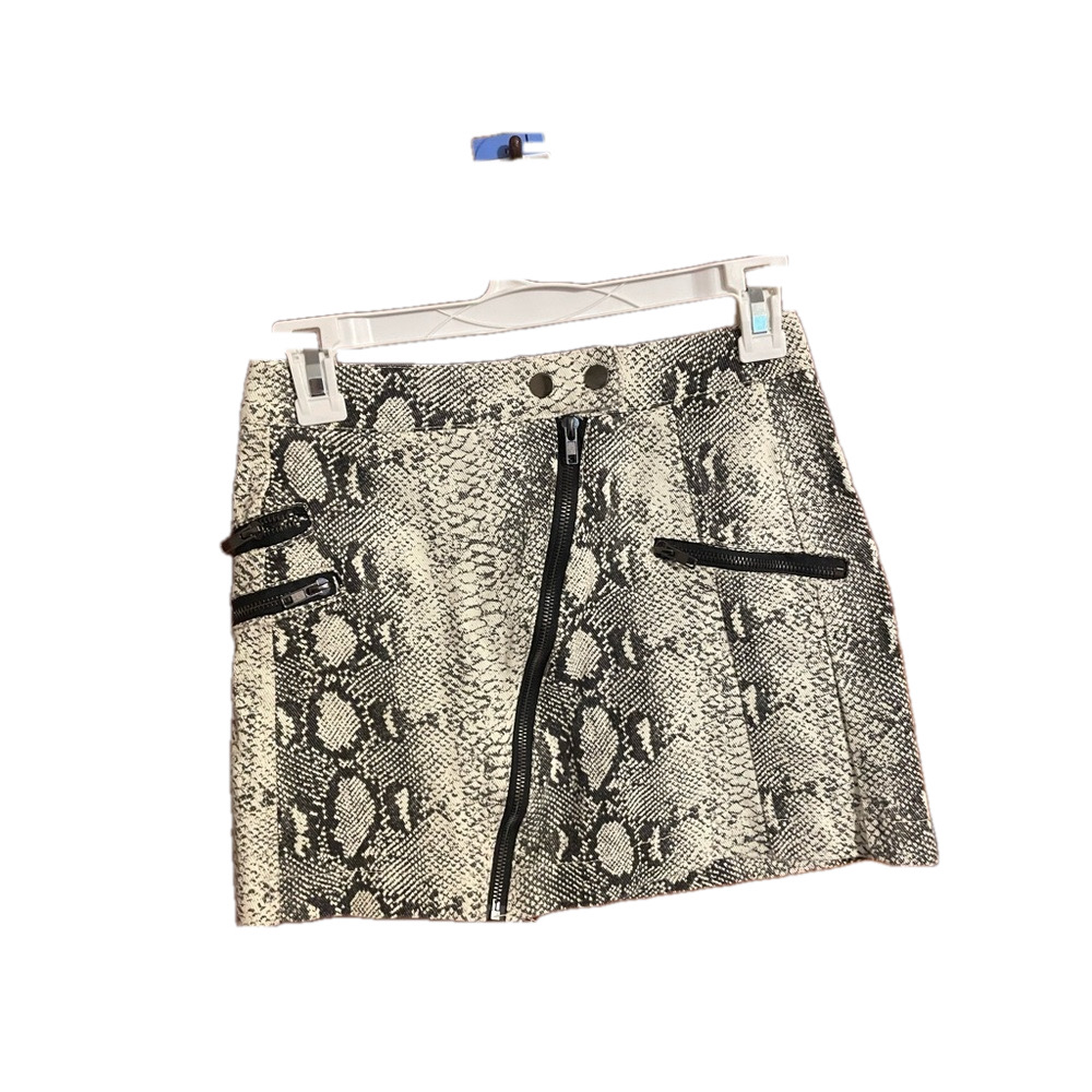 RedBerry Fashion// Francesca‘s Snakeskin Skirt *make offers*